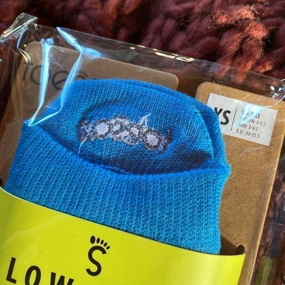 Toesox lowrise blue half toe grip sole  skydiver arch support socks